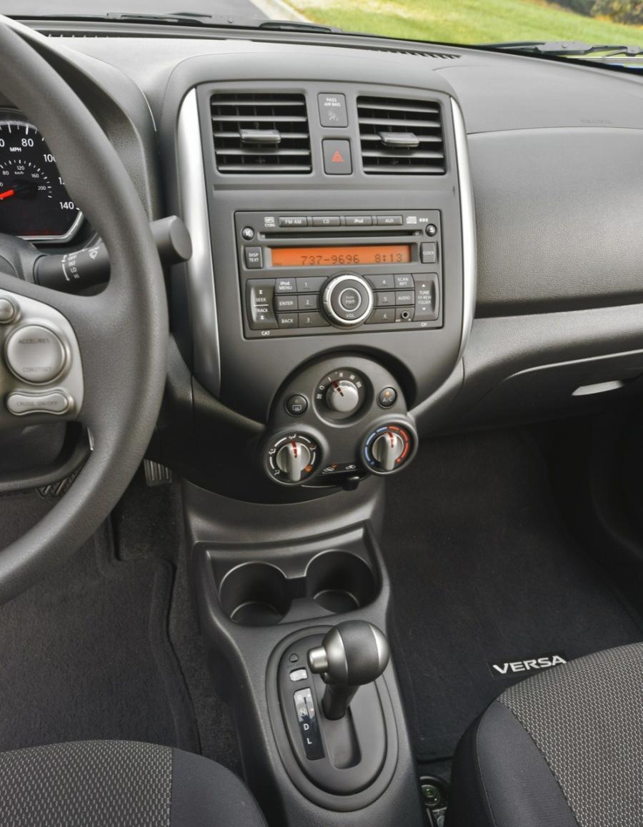  Nissan Versa Sedan 2014 года  (фото 11 из 22)